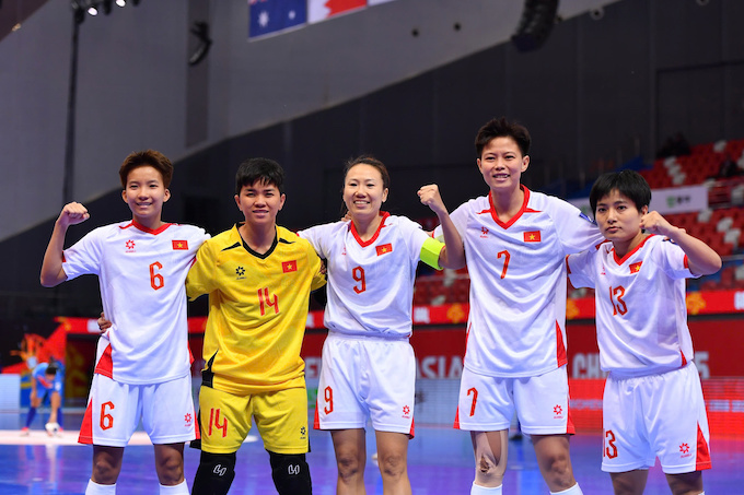 Niềm vui của ĐT nữ futsal Việt Nam khi thắng 3-0 trước Philippines. Ảnh: VFF